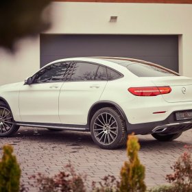 Biały Mercedes GLC Coupe