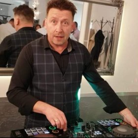 DJ Jacek Lubański / Wodzirej / Prezenter / Usługi Ciężkiego Dymu / Fontanny Iskier tel. 660 488 880 / Saksofon